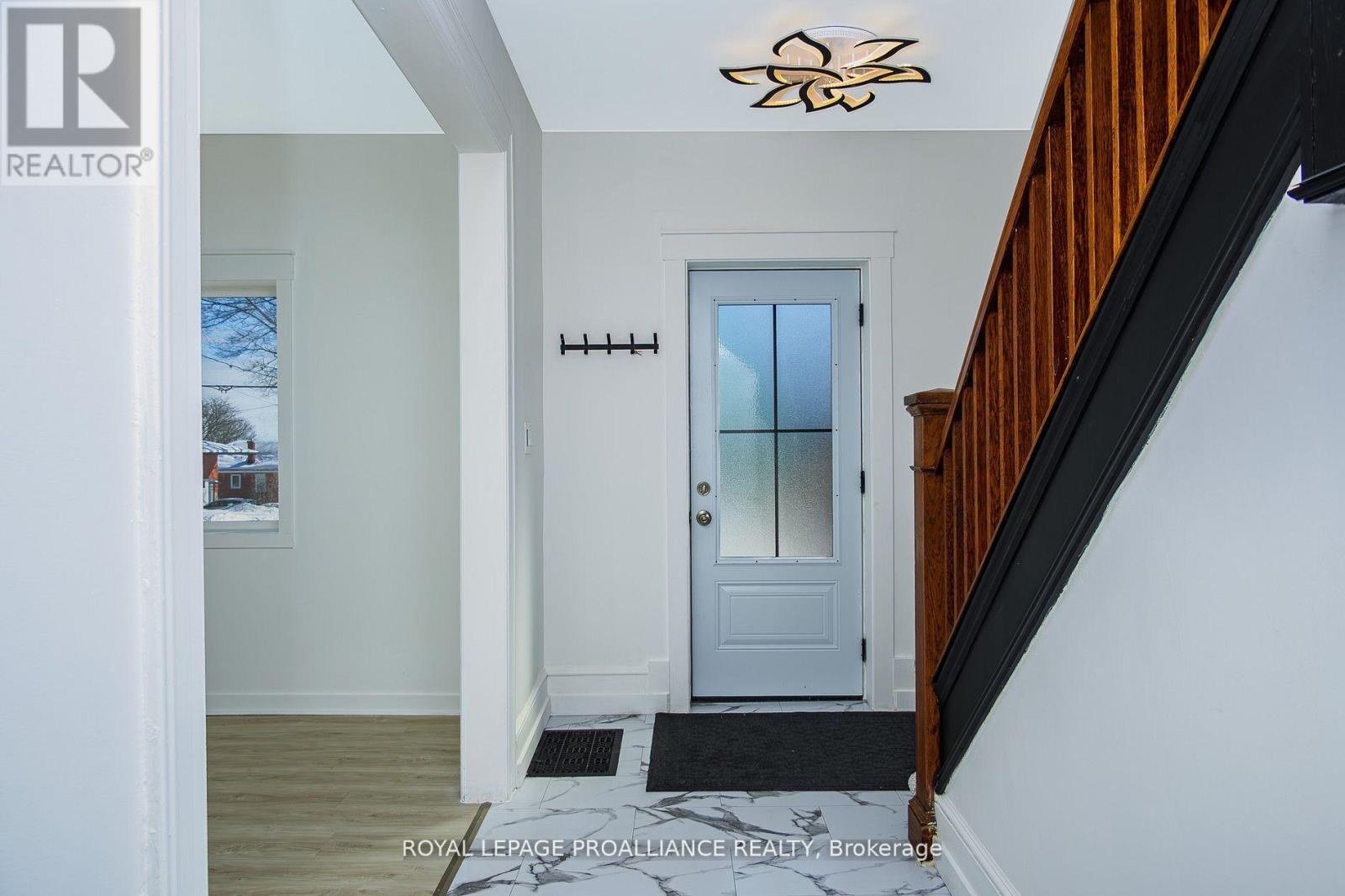 42 Highland Avenue, Belleville, Ontario  K8P 3R1 - Photo 13 - X12282780