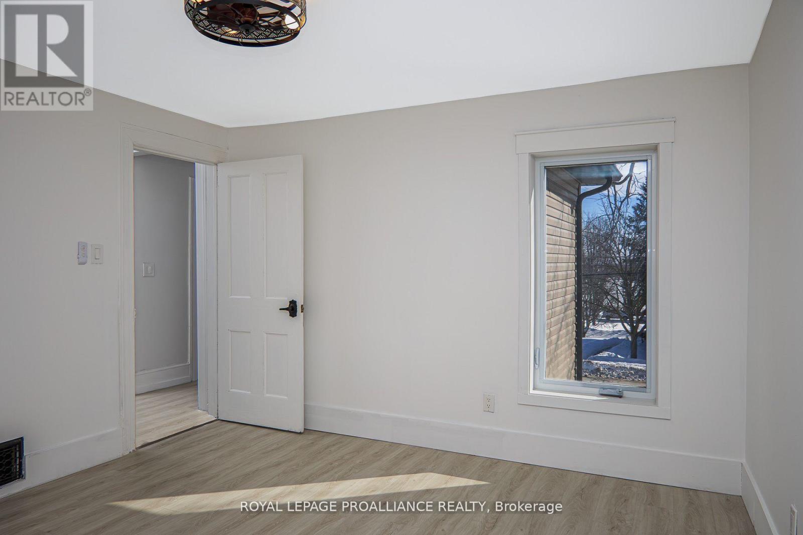 42 Highland Avenue, Belleville, Ontario  K8P 3R1 - Photo 31 - X12282780