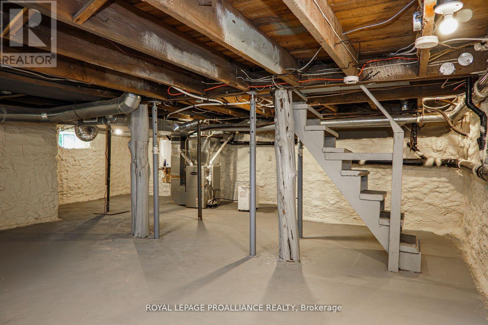 42 Highland Avenue, Belleville, Ontario  K8P 3R1 - Photo 34 - X12282780