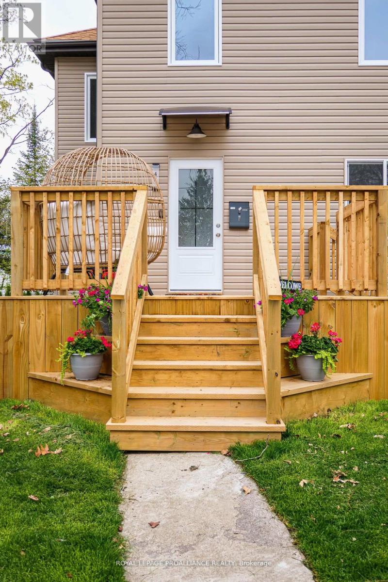 42 Highland Avenue, Belleville, Ontario  K8P 3R1 - Photo 4 - X12282780