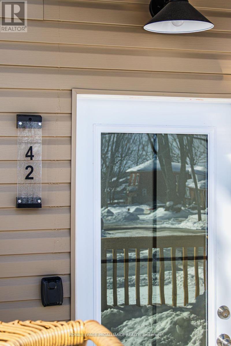 42 Highland Avenue, Belleville, Ontario  K8P 3R1 - Photo 7 - X12282780