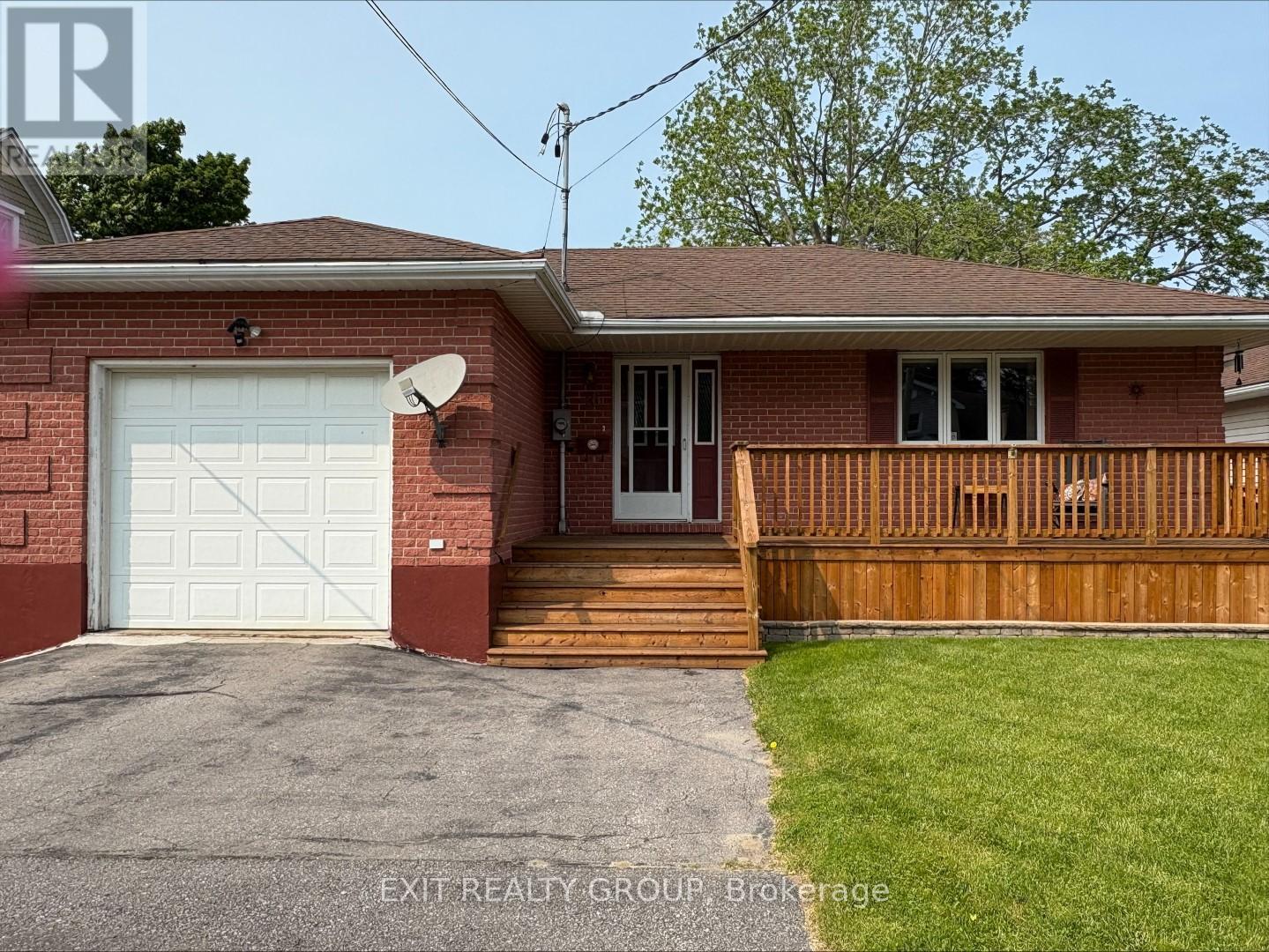 16 MAPLE AVENUE, Prince Edward County, Ontario
