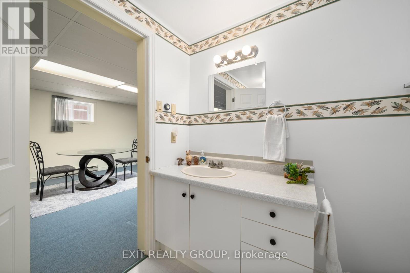 16 Maple Avenue, Prince Edward County, Ontario  K0K 2T0 - Photo 34 - X12284036