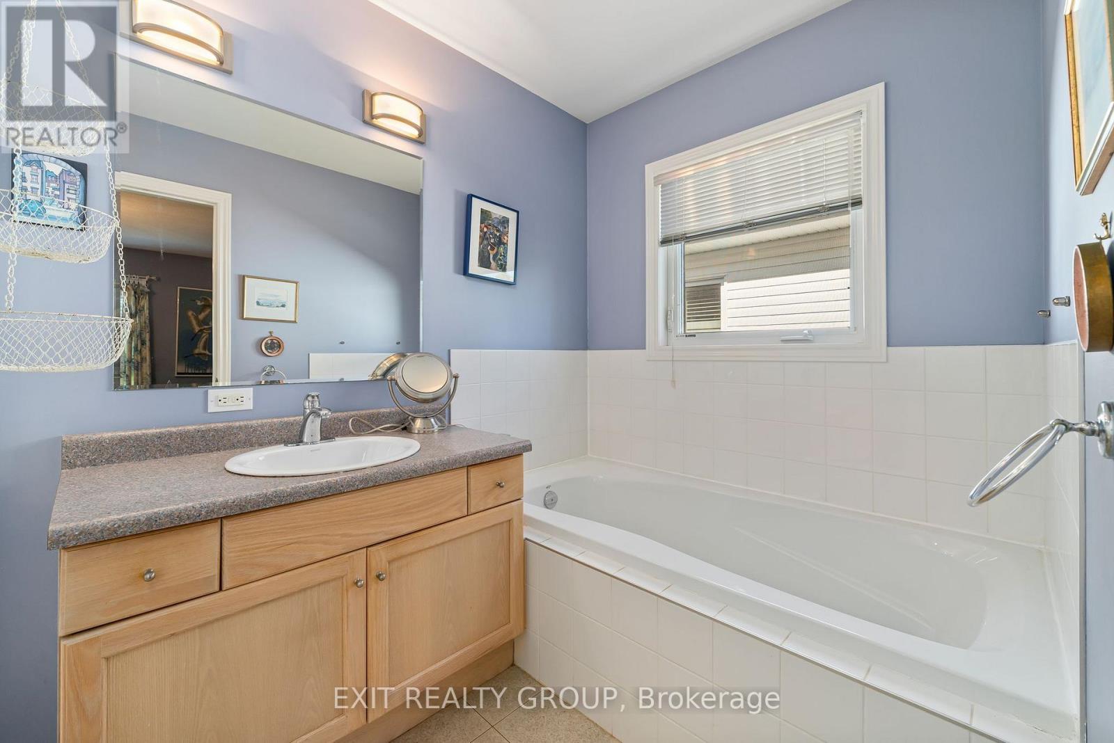 26 Aletha Drive, Prince Edward County, Ontario  K0K 3L0 - Photo 14 - X12286262