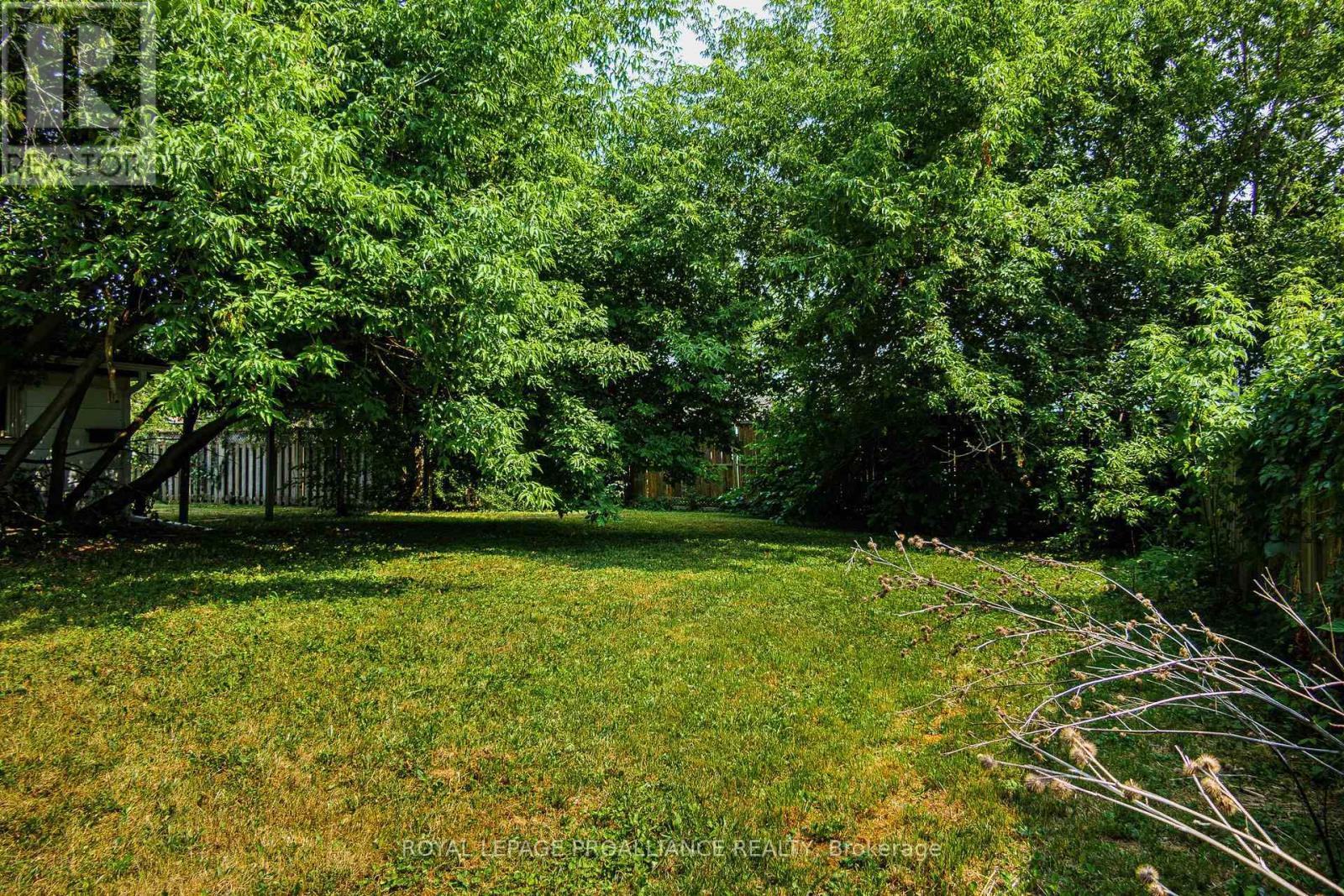 8 Reynolds Crescent, Belleville, Ontario  K8P 2W7 - Photo 11 - X12286536