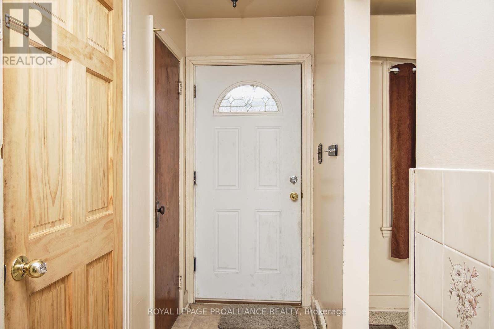 8 Reynolds Crescent, Belleville, Ontario  K8P 2W7 - Photo 12 - X12286536