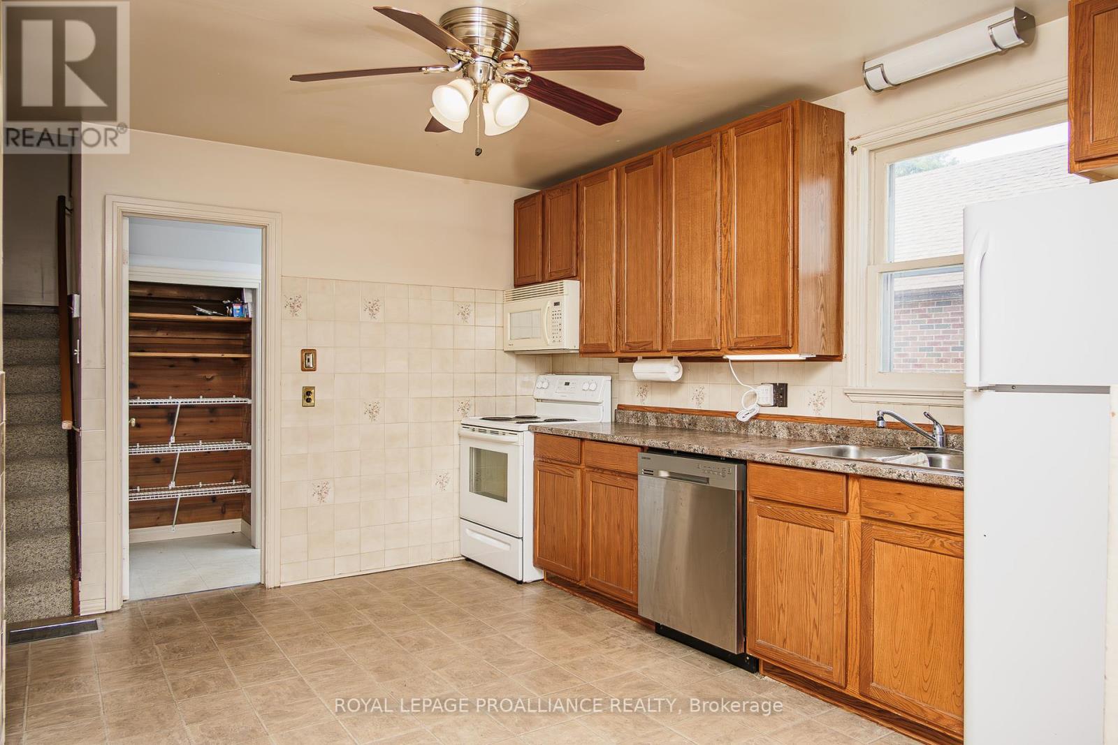 8 Reynolds Crescent, Belleville, Ontario  K8P 2W7 - Photo 17 - X12286536