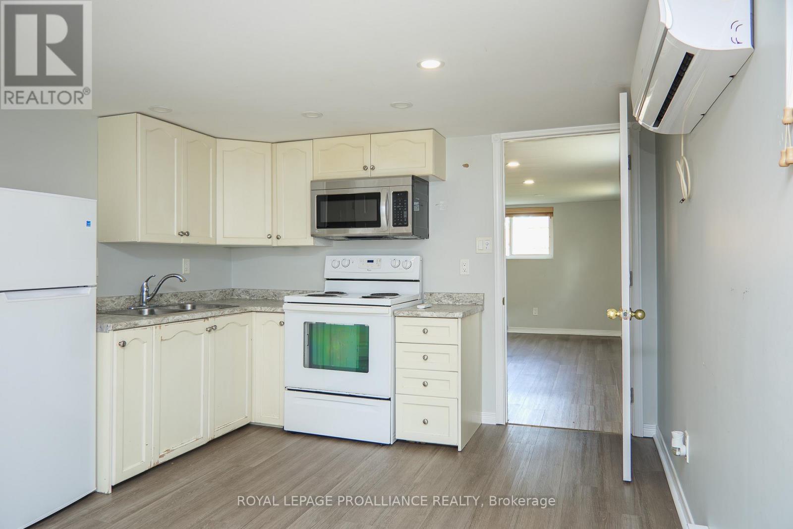 8 Reynolds Crescent, Belleville, Ontario  K8P 2W7 - Photo 42 - X12286536