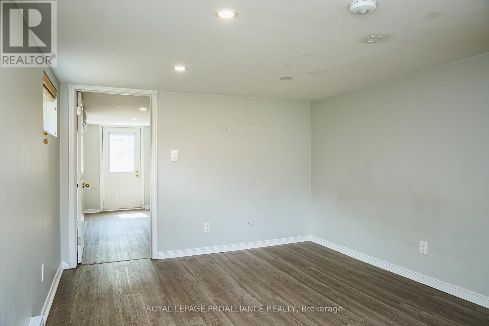 8 Reynolds Crescent, Belleville, Ontario  K8P 2W7 - Photo 45 - X12286536