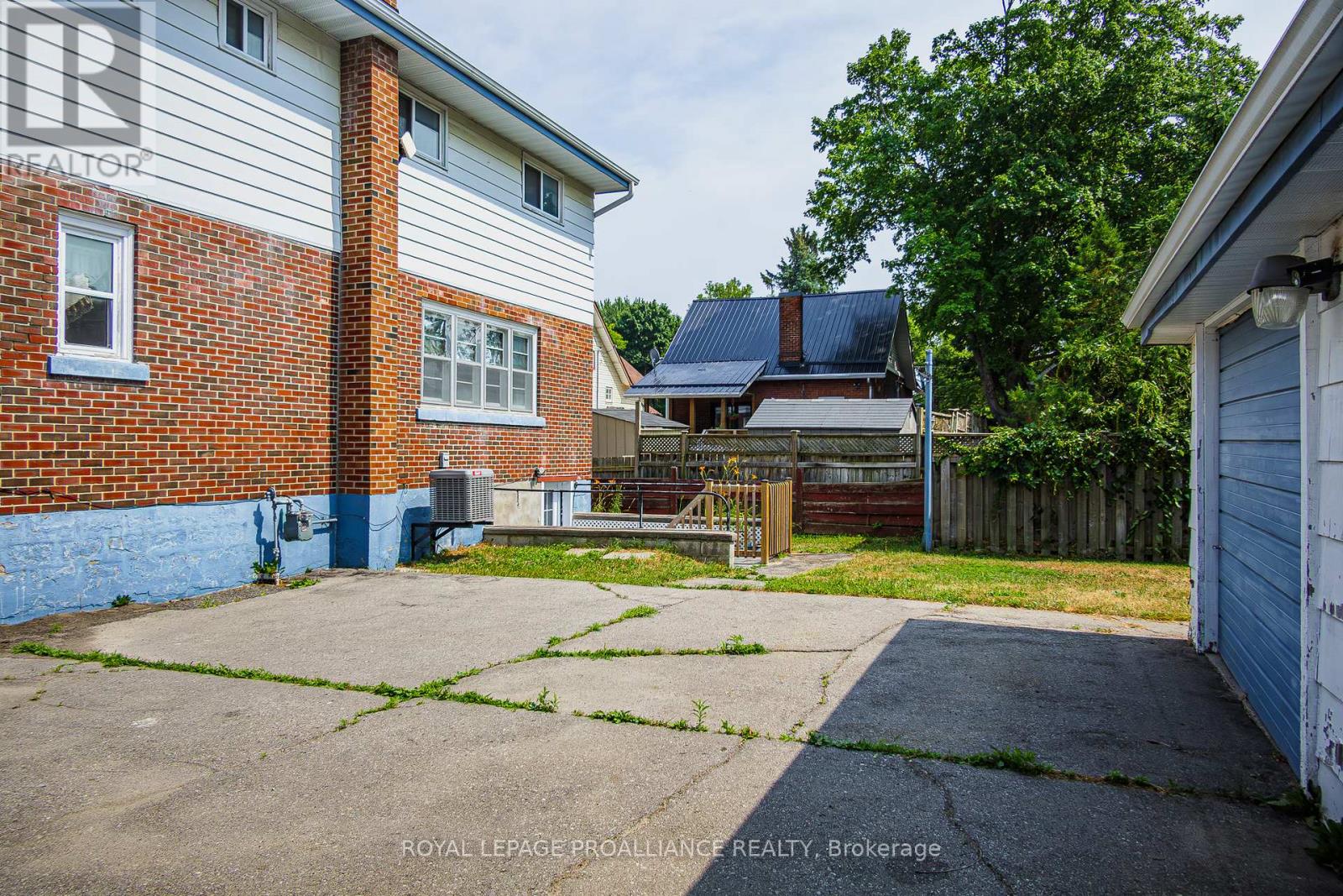 8 Reynolds Crescent, Belleville, Ontario  K8P 2W7 - Photo 6 - X12286536