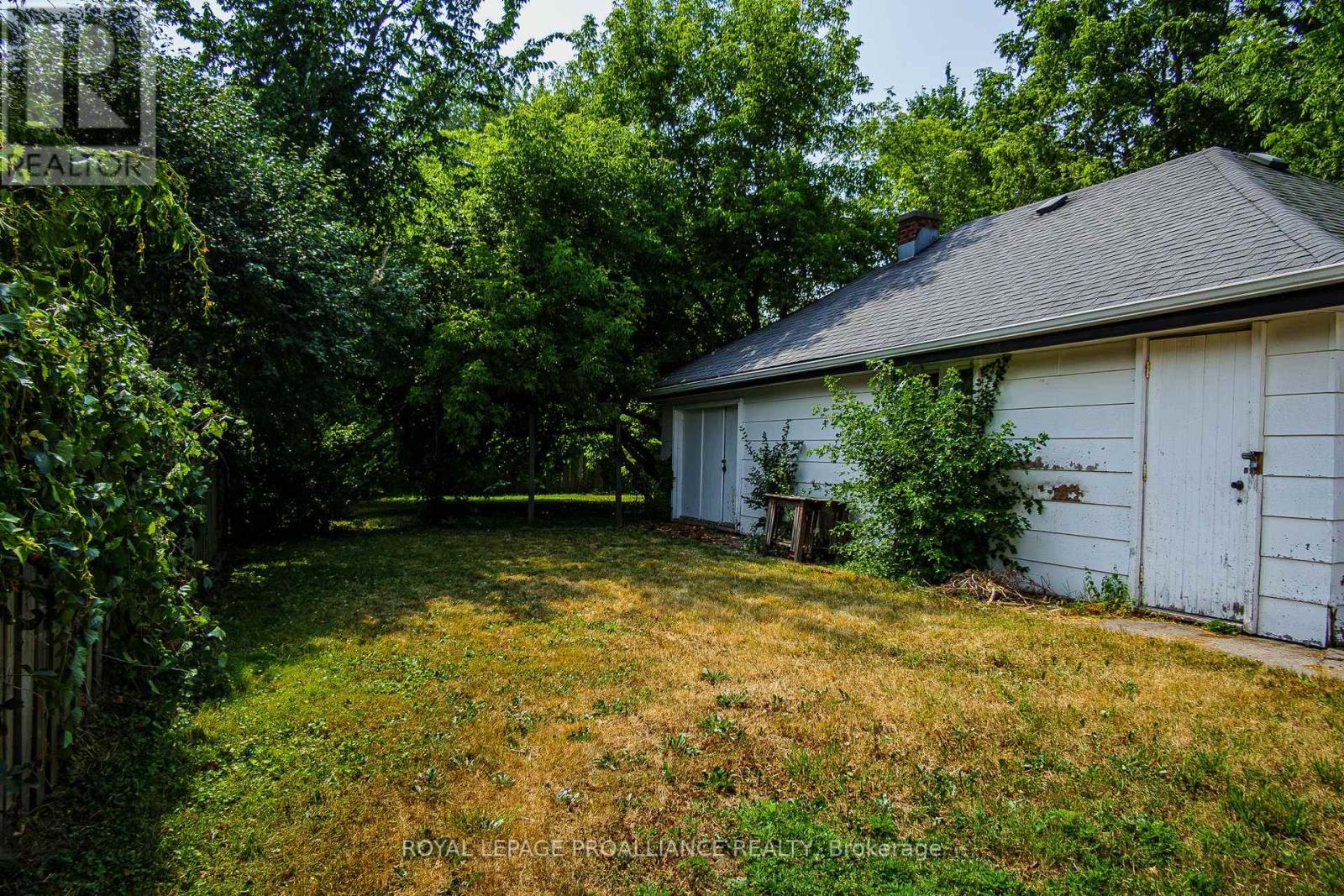 8 Reynolds Crescent, Belleville, Ontario  K8P 2W7 - Photo 9 - X12286536