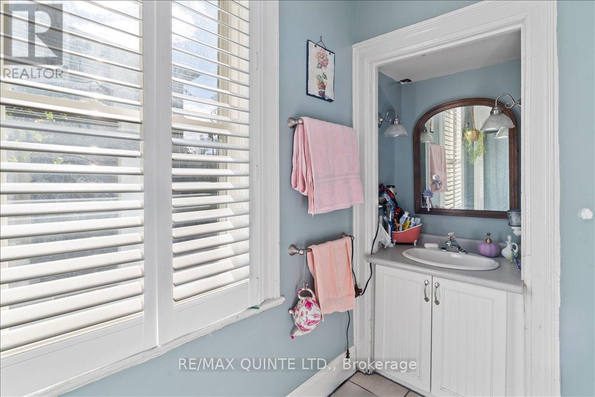 370 Main Street, Prince Edward County, Ontario  K0K 2T0 - Photo 12 - X12291212