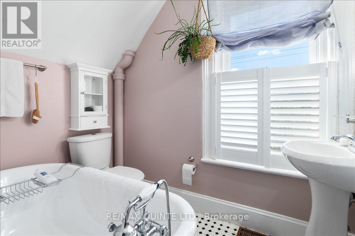 370 Main Street, Prince Edward County, Ontario  K0K 2T0 - Photo 21 - X12291212