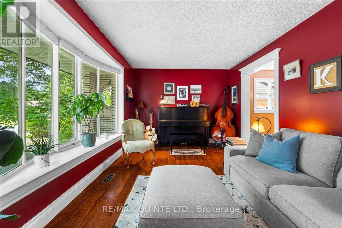 57 Kensington Crescent, Belleville, Ontario  K8P 4T4 - Photo 9 - X12294507