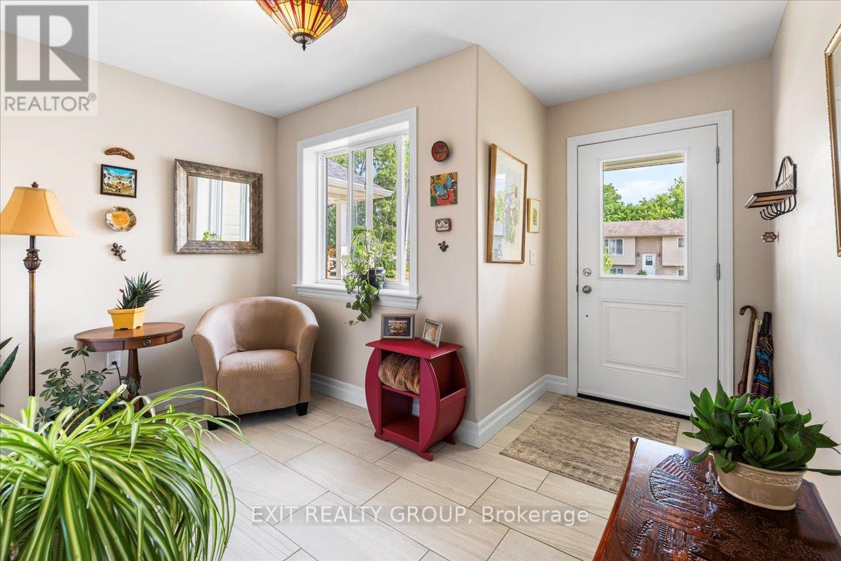 20 Gladstone Street W, Madoc, Ontario  K0K 2K0 - Photo 4 - X12297667