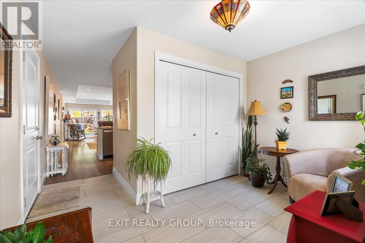 20 Gladstone Street W, Madoc, Ontario  K0K 2K0 - Photo 5 - X12297667