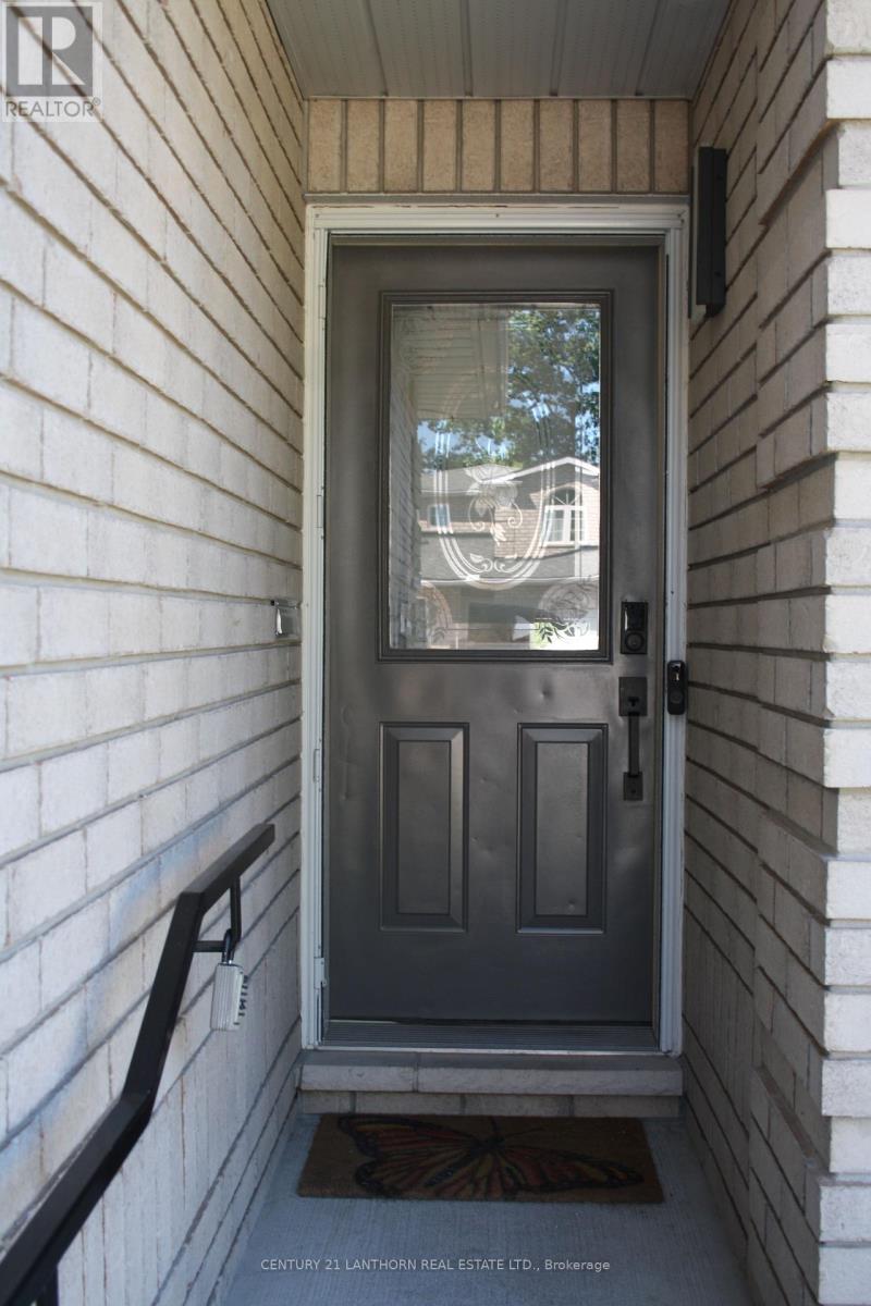 19 Pinegrove Court, Belleville, Ontario  K8N 5X9 - Photo 2 - X12299180
