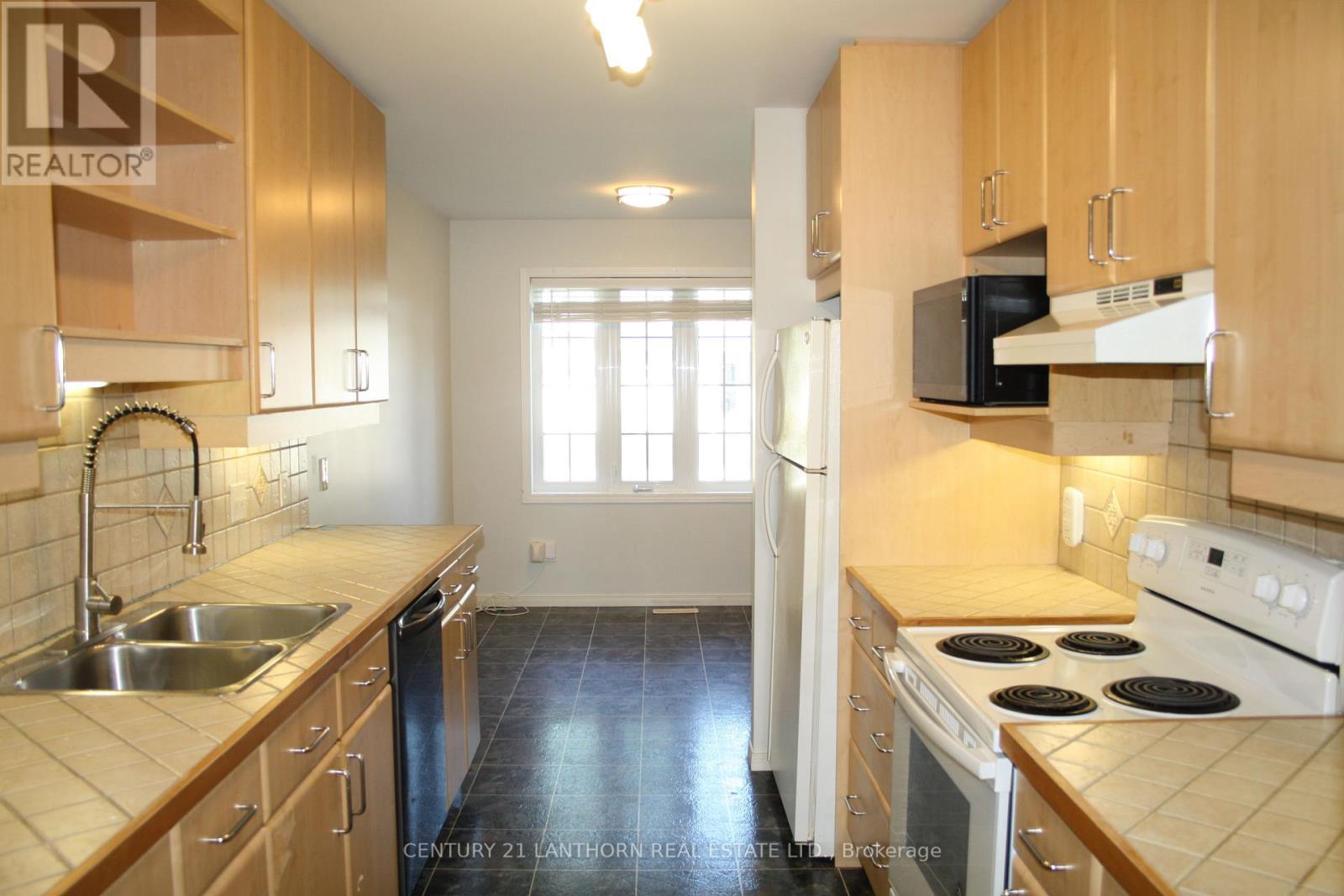 19 Pinegrove Court, Belleville, Ontario  K8N 5X9 - Photo 4 - X12299180