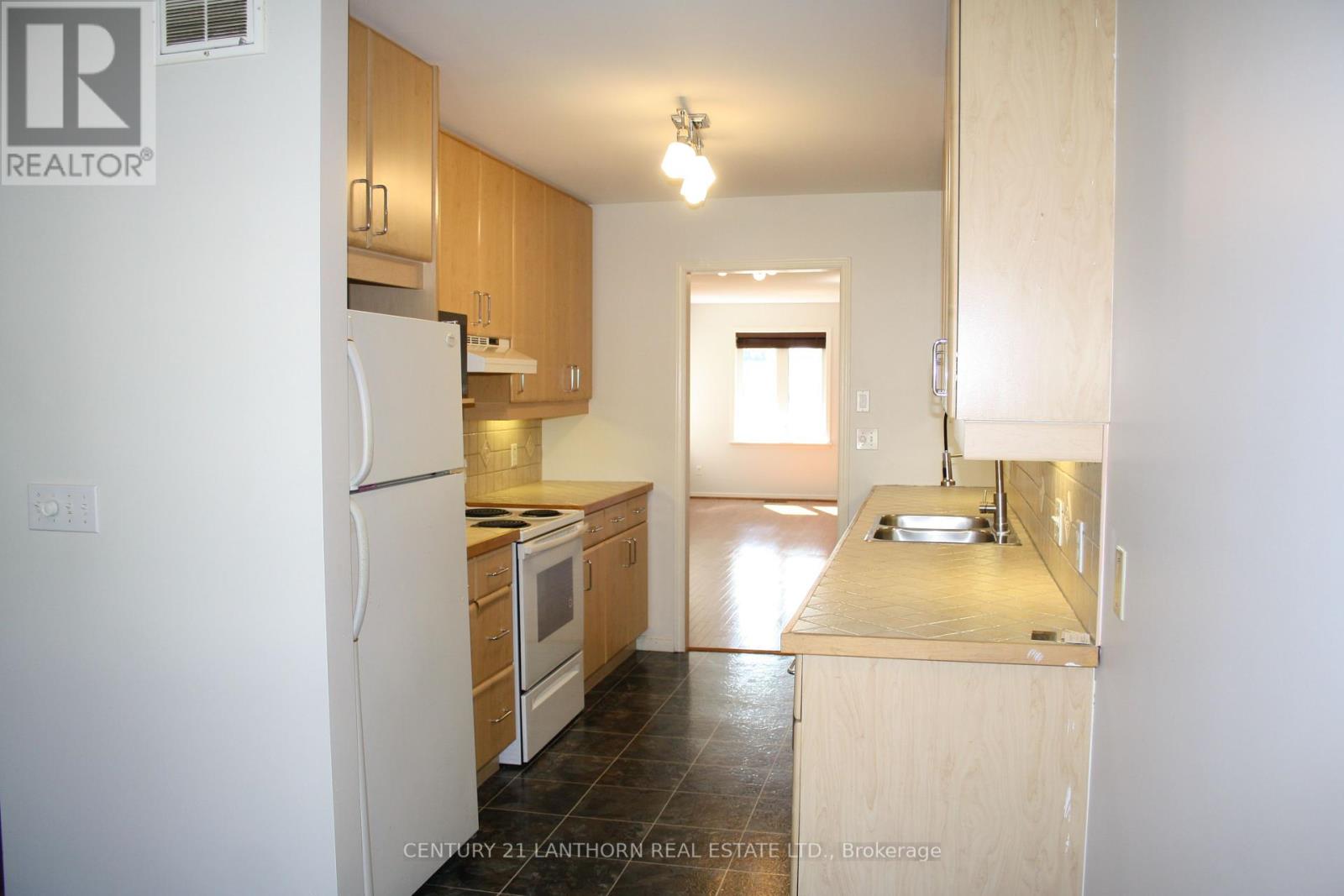 19 Pinegrove Court, Belleville, Ontario  K8N 5X9 - Photo 7 - X12299180