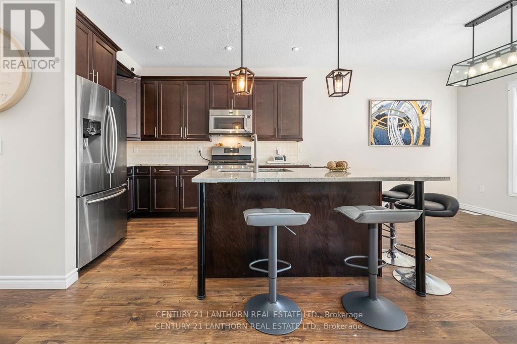 23 Glenwood Street, Quinte West, Ontario  K0K 2C0 - Photo 6 - X12299218