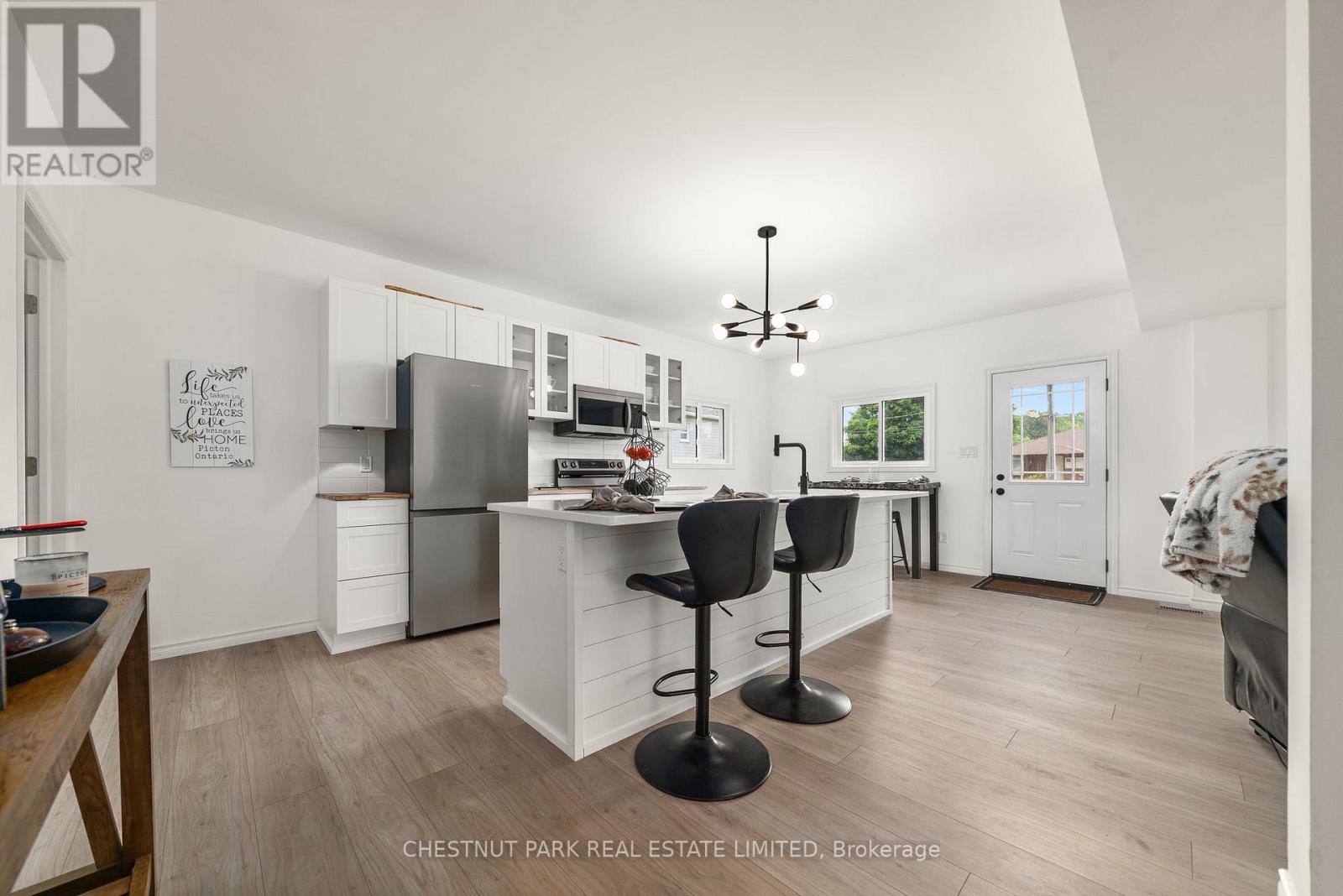 33 Broad Street, Prince Edward County, Ontario  K0K 2T0 - Photo 12 - X12299336