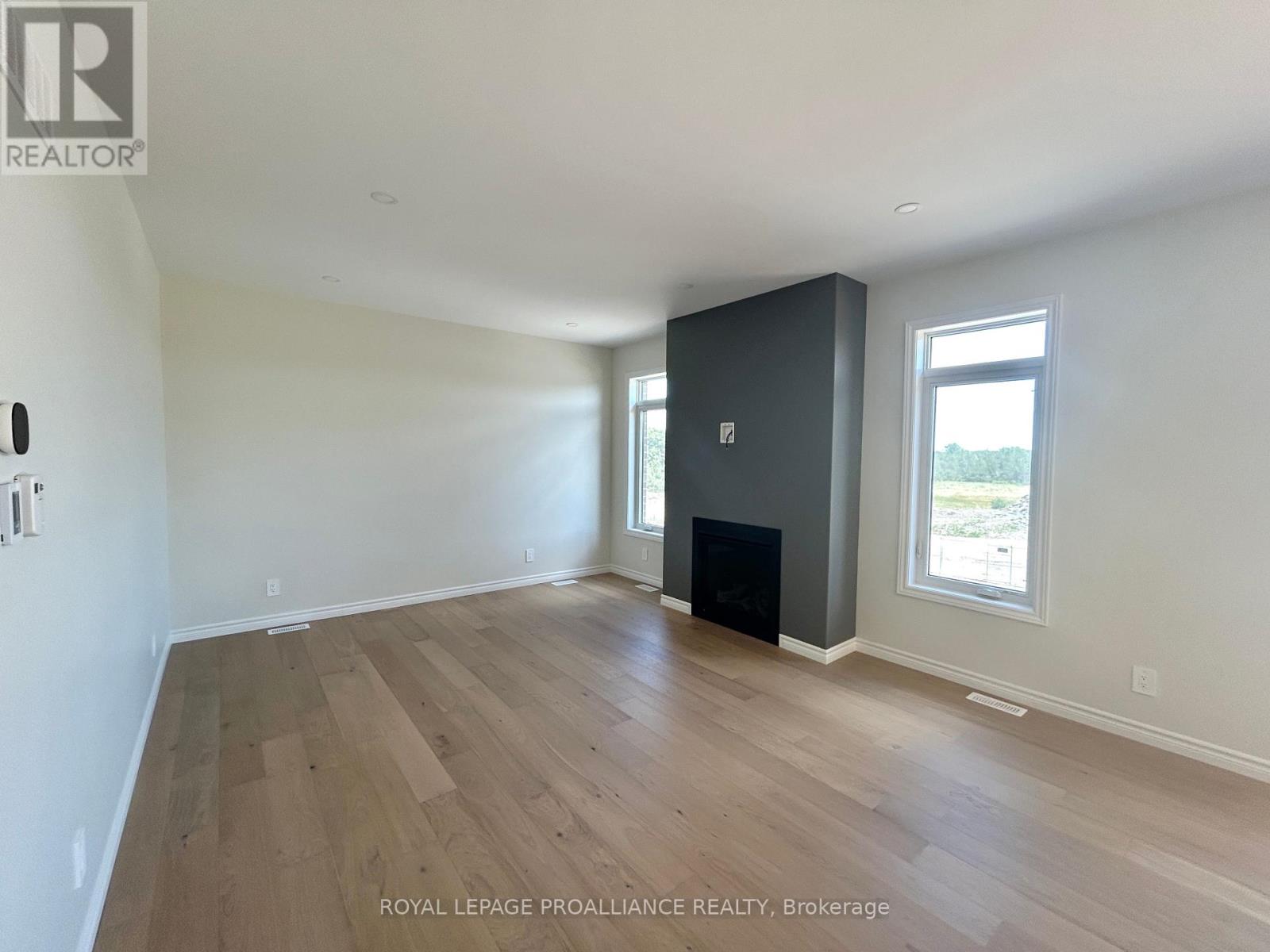 14 Peace River Street, Belleville, Ontario  K8N 0V6 - Photo 7 - X12300624