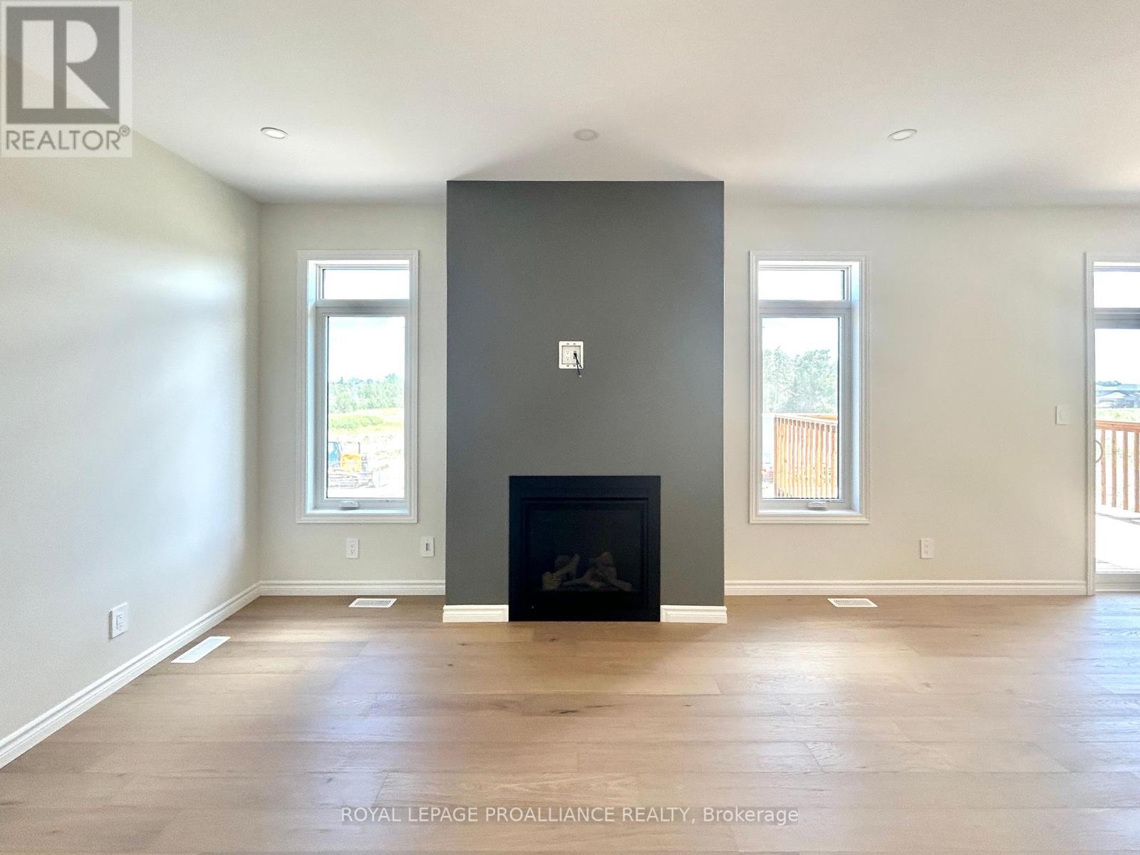 14 Peace River Street, Belleville, Ontario  K8N 0V6 - Photo 8 - X12300624