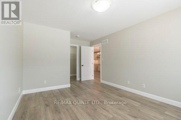 57 Sandhu Crescent, Belleville, Ontario  K8P 0G7 - Photo 11 - X12300926