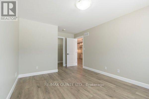 55 Sandhu Crescent, Belleville, Ontario  K8P 0G7 - Photo 11 - X12300955