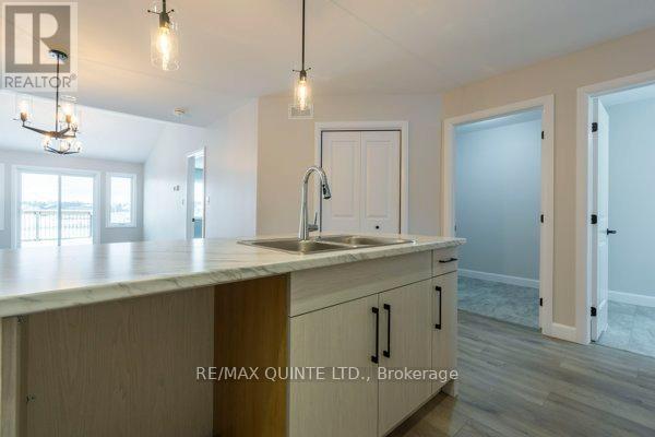 55 Sandhu Crescent, Belleville, Ontario  K8P 0G7 - Photo 7 - X12300955