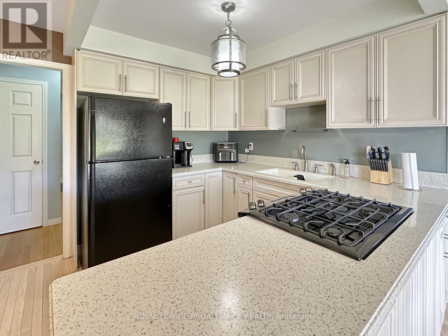 43 Dungannon Drive, Belleville, Ontario  K8P 5E7 - Photo 15 - X12301685