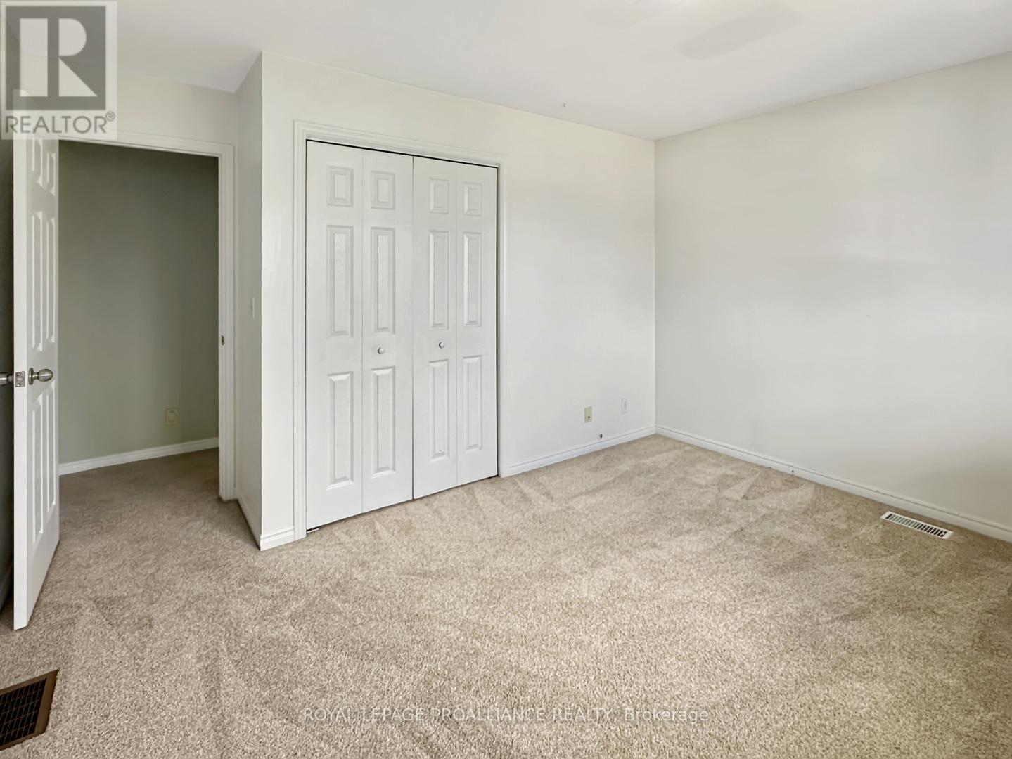 43 Dungannon Drive, Belleville, Ontario  K8P 5E7 - Photo 35 - X12301685