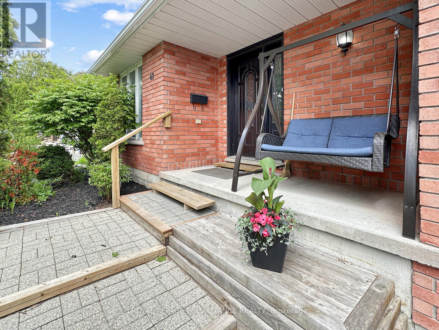 43 Dungannon Drive, Belleville, Ontario  K8P 5E7 - Photo 4 - X12301685