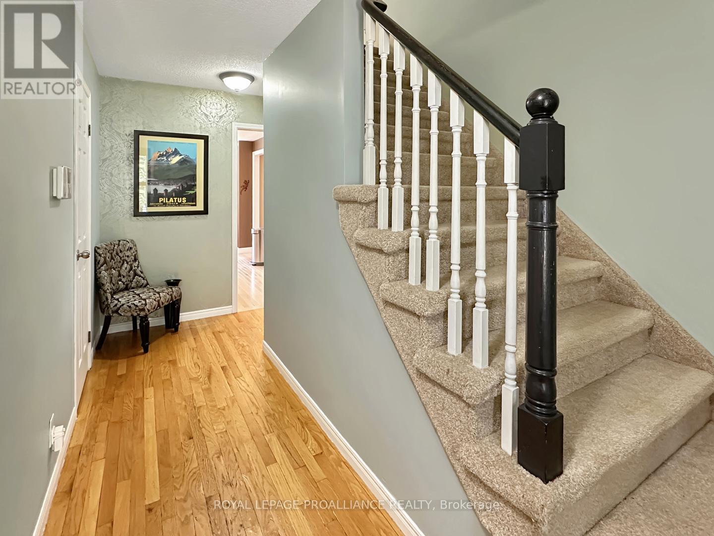 43 Dungannon Drive, Belleville, Ontario  K8P 5E7 - Photo 5 - X12301685