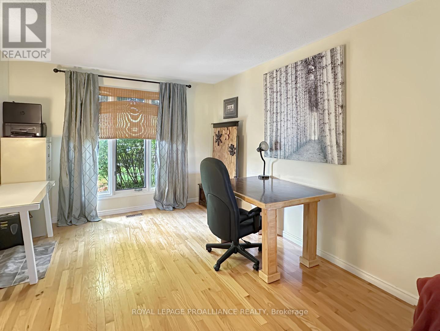 43 Dungannon Drive, Belleville, Ontario  K8P 5E7 - Photo 8 - X12301685