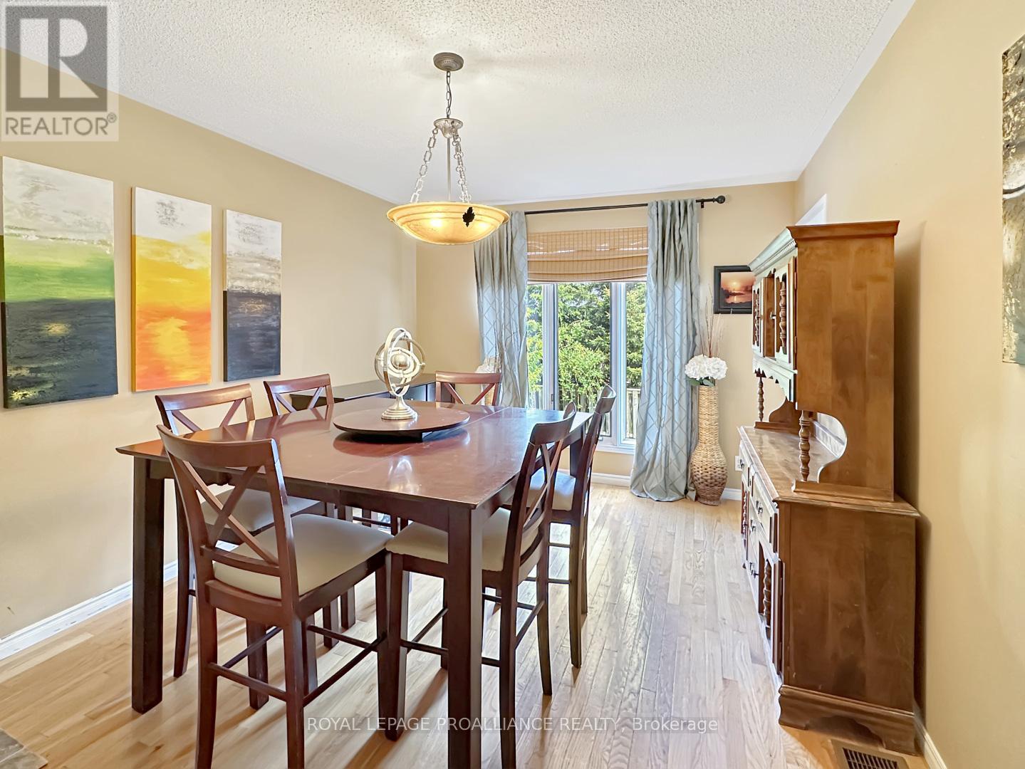 43 Dungannon Drive, Belleville, Ontario  K8P 5E7 - Photo 9 - X12301685