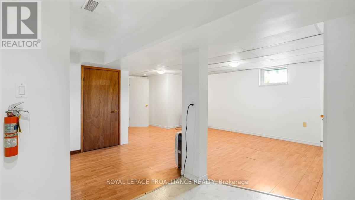 46 Tracey Street, Belleville, Ontario  K8P 2R5 - Photo 6 - X12305553