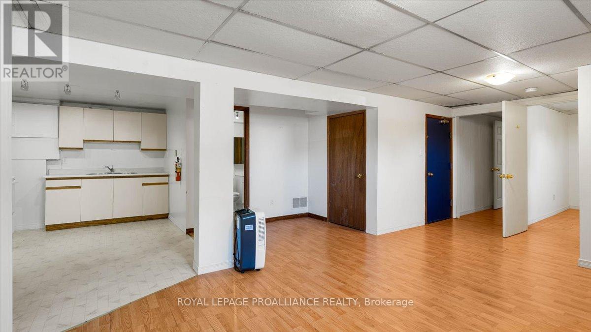 46 Tracey Street, Belleville, Ontario  K8P 2R5 - Photo 8 - X12305553