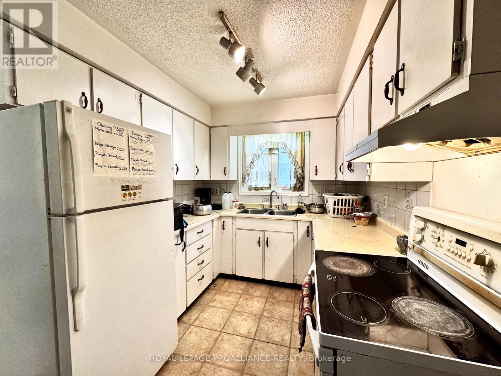 57 Donald Street, Belleville, Ontario  K8P 2J2 - Photo 6 - X12310748