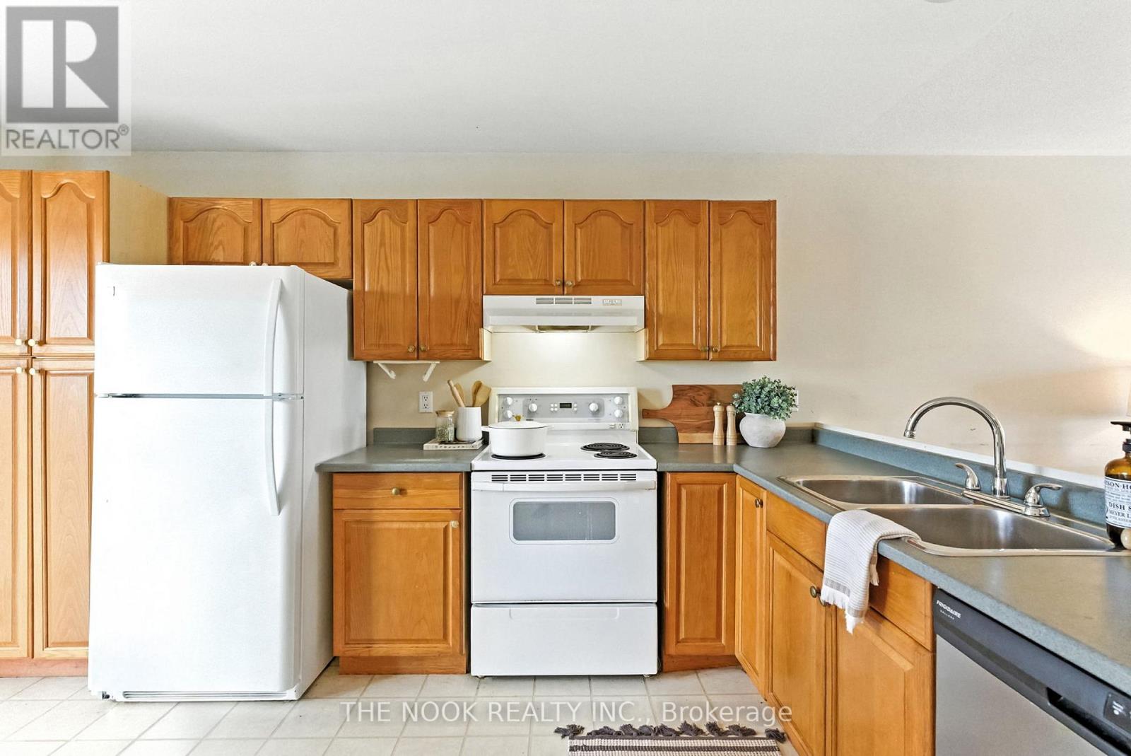 792 Danforth Road, Prince Edward County, Ontario  K0K 2J0 - Photo 13 - X12311232