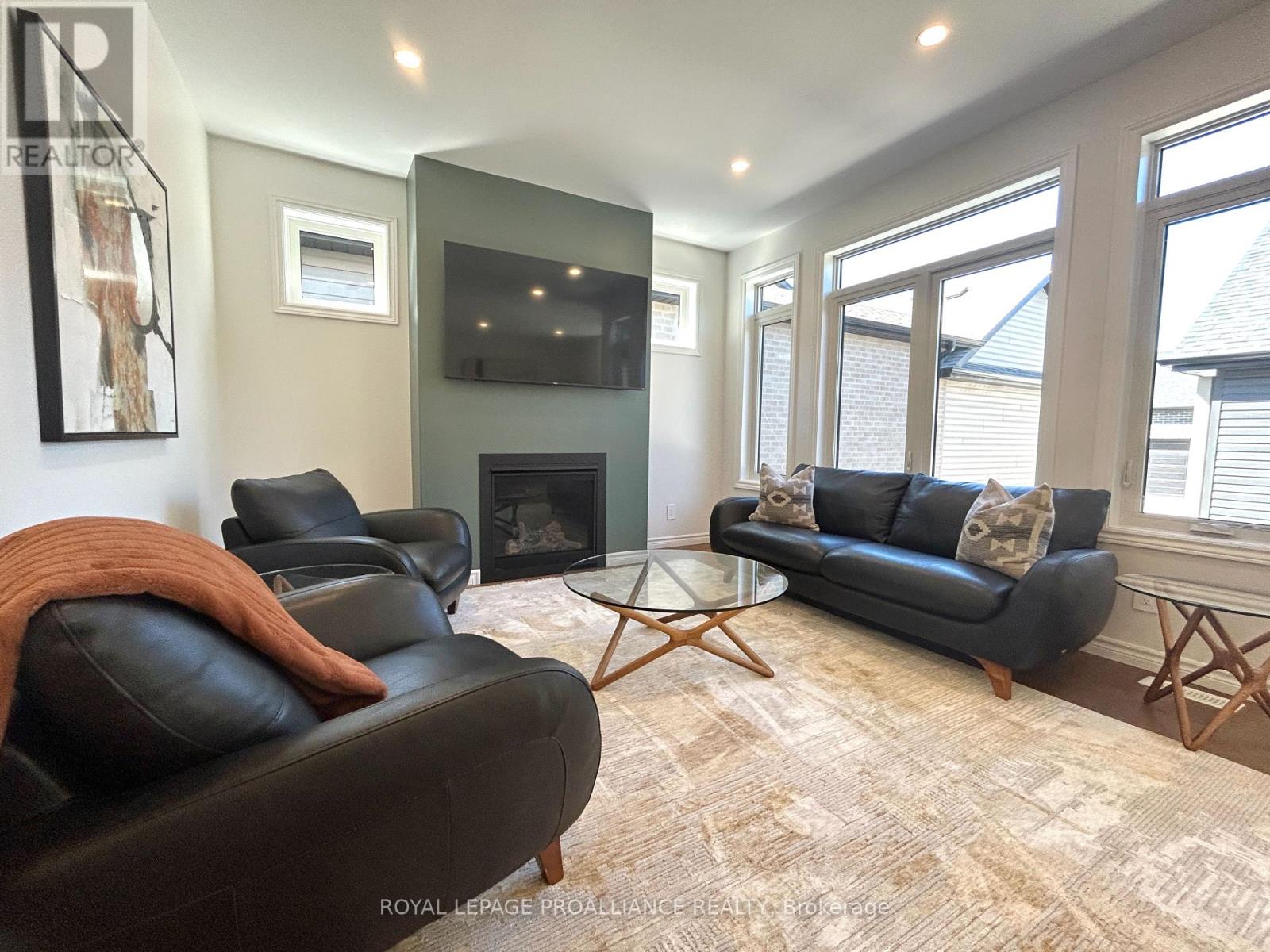 81 Athabaska Drive, Belleville, Ontario  K8N 0T1 - Photo 3 - X12311358