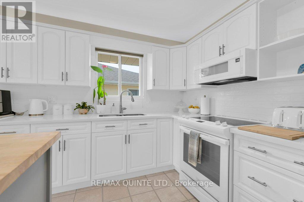 2 Heritage Drive, Prince Edward County, Ontario  K0K 3L0 - Photo 23 - X12313511