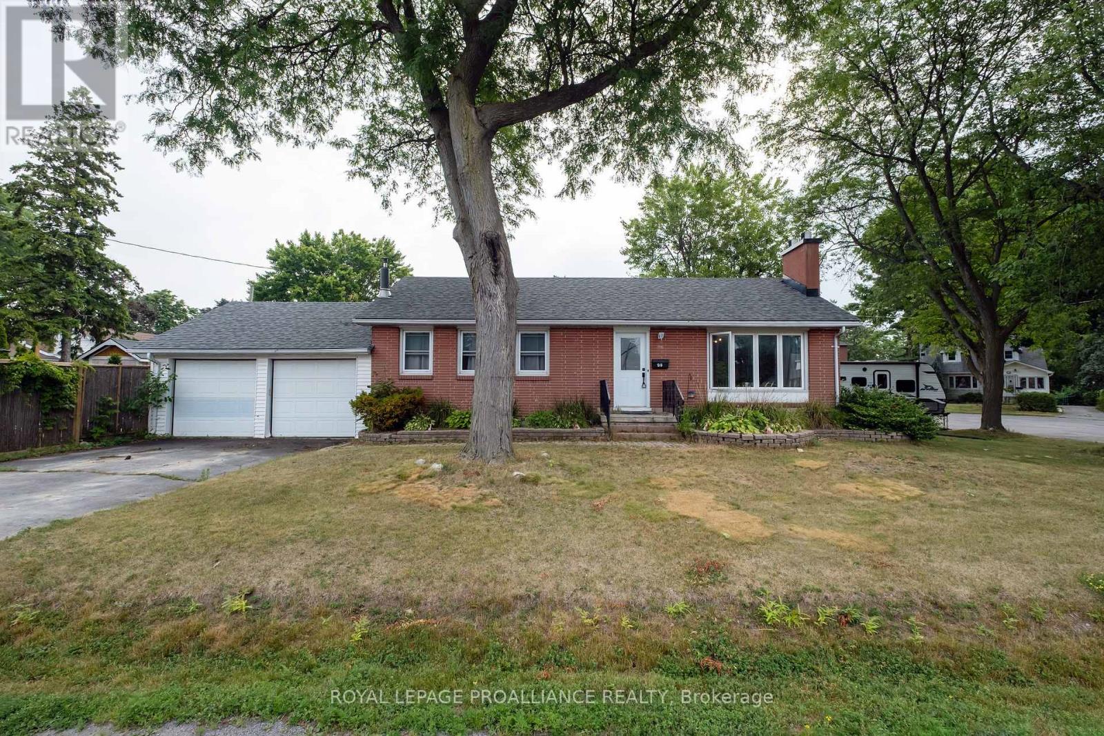 17 WOODLAND ACRES, Belleville, Ontario
