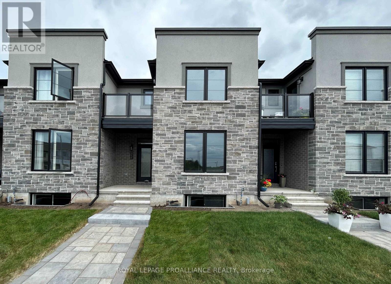 22 RIVERSTONE WAY, Belleville, Ontario