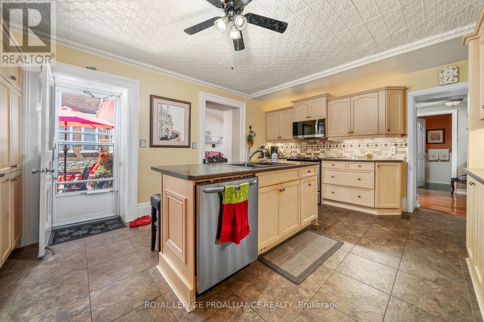41 King Street, Prince Edward County, Ontario  K0K 2T0 - Photo 13 - X12315484
