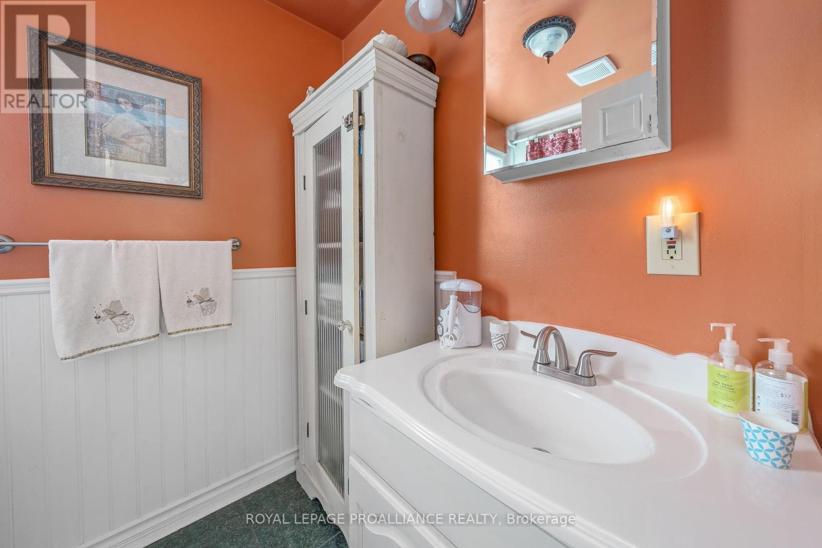41 King Street, Prince Edward County, Ontario  K0K 2T0 - Photo 19 - X12315484