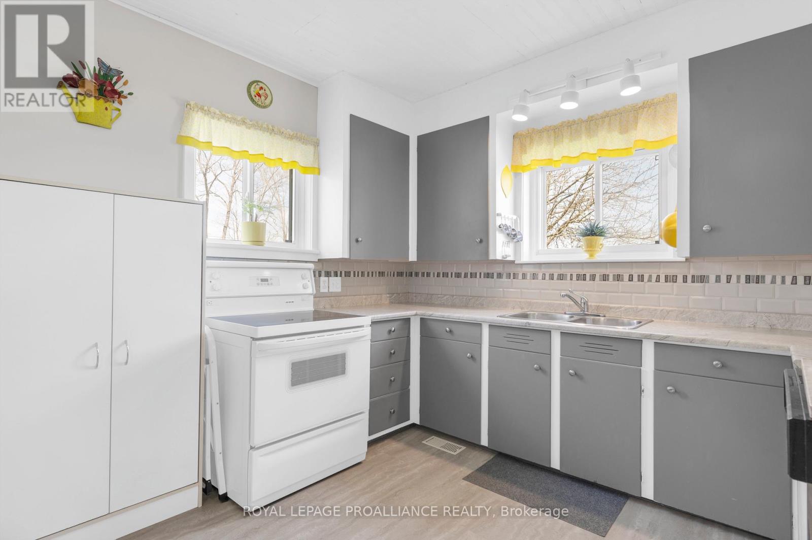 39 Palmateer Road, Tweed, Ontario  K0K 3J0 - Photo 12 - X12315534
