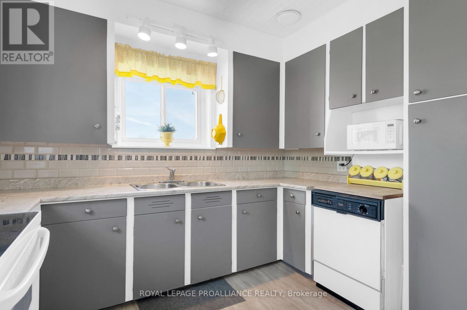 39 Palmateer Road, Tweed, Ontario  K0K 3J0 - Photo 14 - X12315534