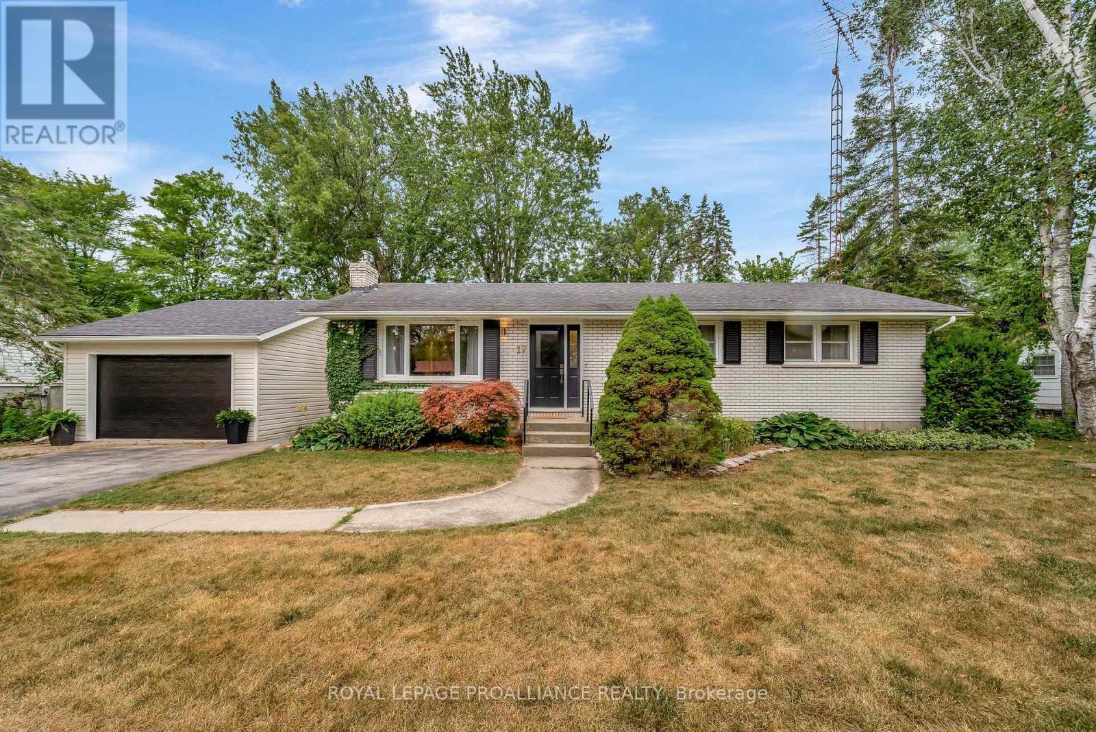 17 PRINCESS DRIVE, Quinte West, Ontario
