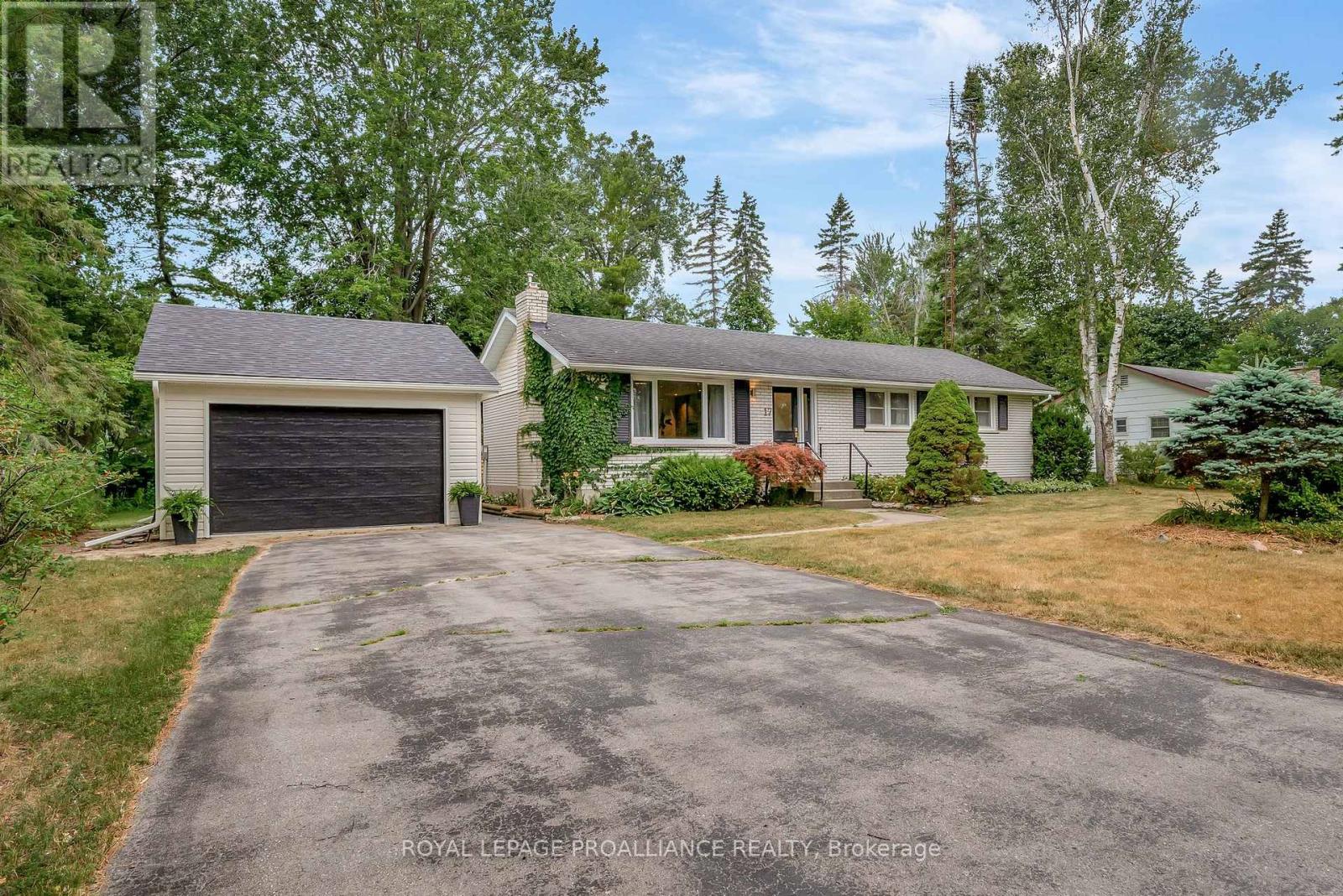 17 Princess Drive, Quinte West, Ontario  K0K 1L0 - Photo 2 - X12316985
